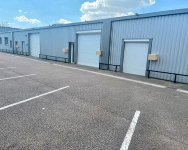 À louer 1 bureau ou stockage de 20m2 avec une place de parking