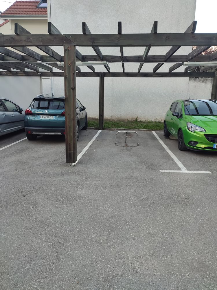 Place de Parking sous pergola 38600 Fontaine