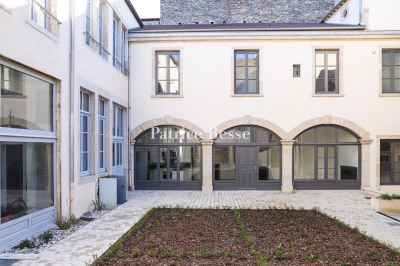 En Bourgogne, au coeur historique de Beaune, un appartement de 8 