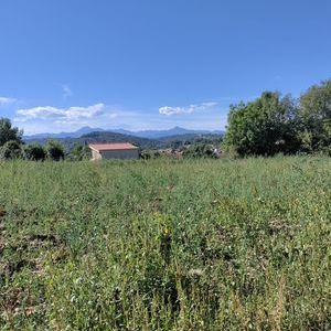 Terrain plat - Vue panoramique sur les Pyrénées -