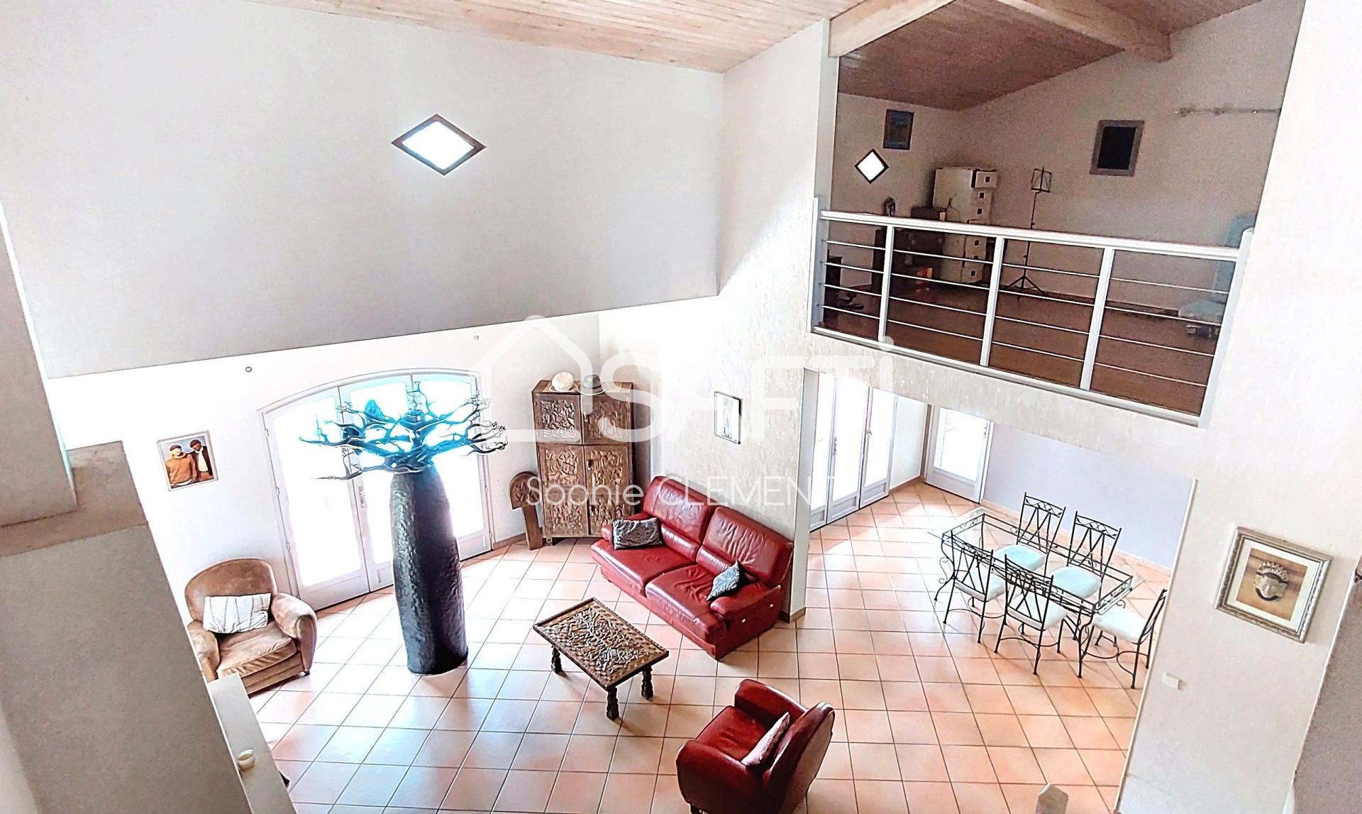 Maison 205 m² - 5 chambres + studio + piscine + garage + terrain 2300 m² 