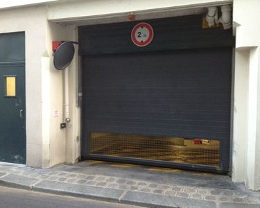 Emplacement de parking au coeur du Marais