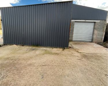 Local commercial / artisanale / stockage 157m2 