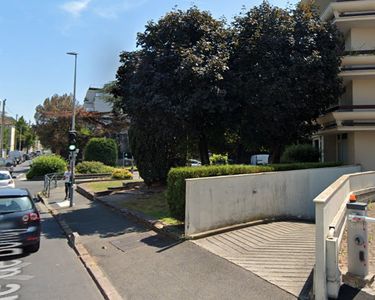 Parking dans résidence 300 mètre du RER (avenue du Raincy)