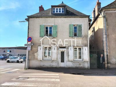 Immeuble restauré avec gout .