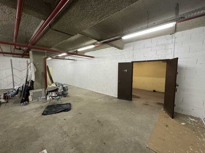 Entrepôts - A VENDRE - 83 m² non divisibles 