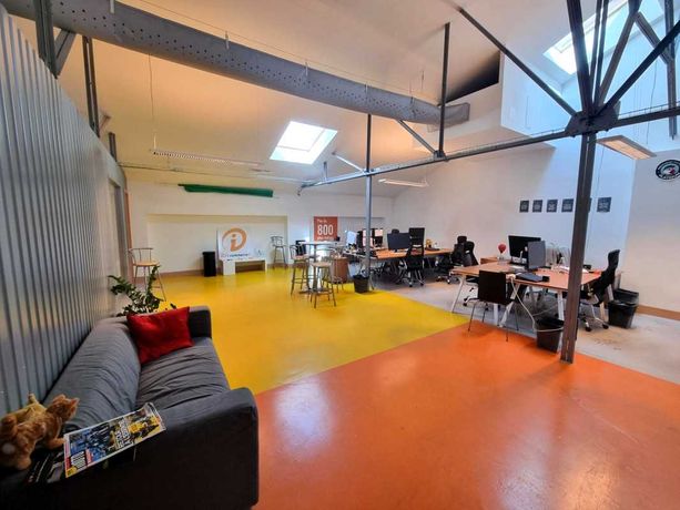 Bureau 270 m²
