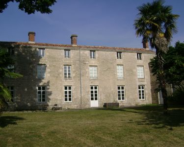 Hôtel particulier en plein centre ville, parc d'un ha