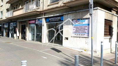 Local commercial 216 m²