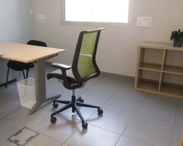 Location bureaux fermés 12 à 14 m2 dans espace de coworking