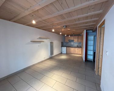 Loue t2 1 er etage 38 m2 neuf cadelade le puy