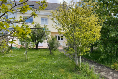 Saint Nazaire, Maison familiale 187m2,10 pièce(s avec terrain d'environ 650m2, trois garages, 