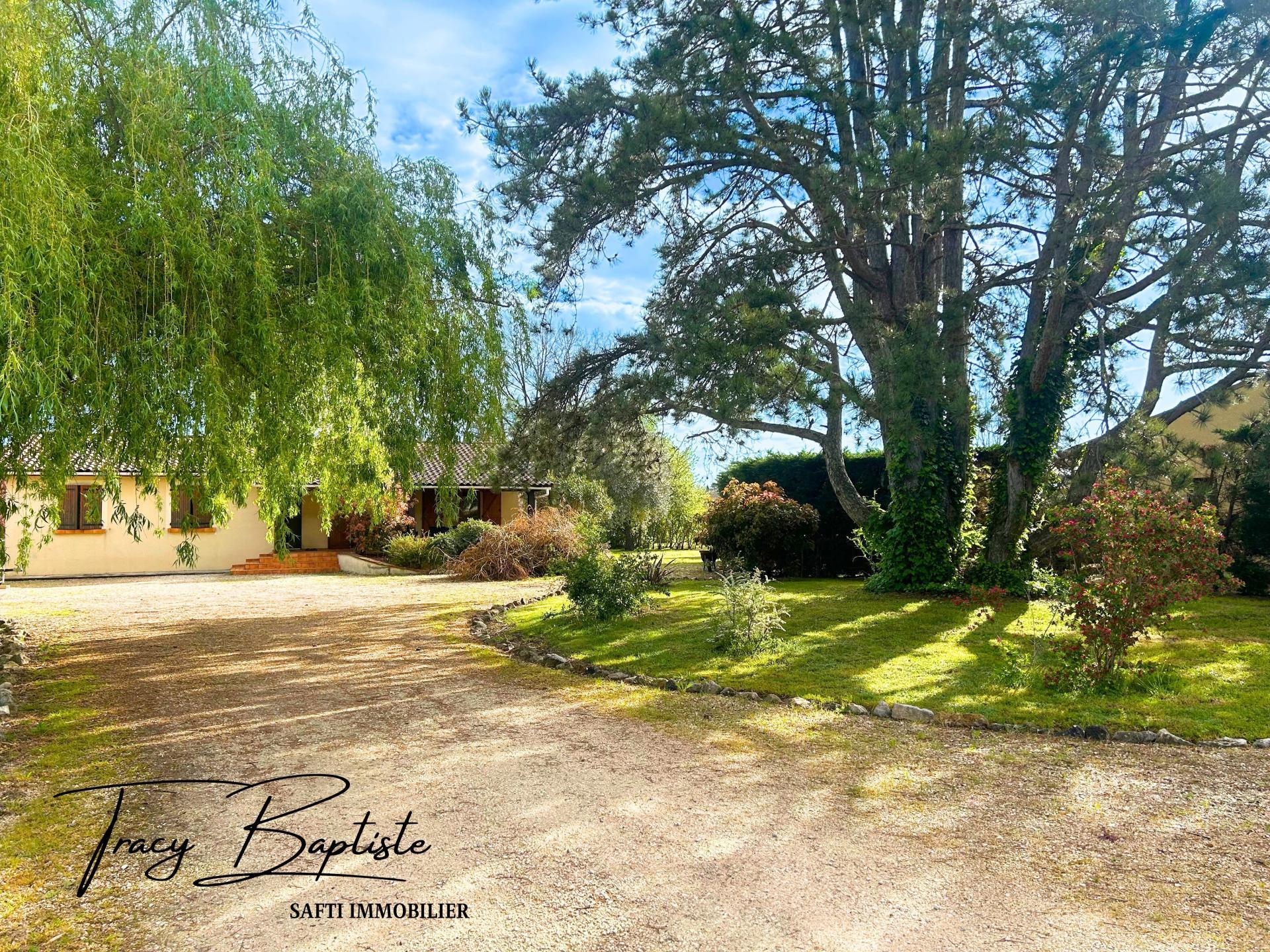 Ravissante maison de plain-pied avec piscine et garage polyvalent à Orgueil