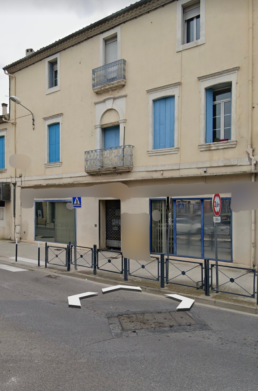 Local commercial d'environ 190m2 en location 2300 EUR par mois