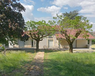 Maison 8 pièces de 240 m2 avec Hangar 