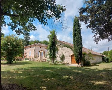 Belle Maison en pierre de Garonne dans magnifique Parc 8800m² à 10 minutes d'Agen et 2 km de comme