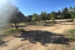 Terrain constructible de 1092m2 à Saint-Antonin-du-Var