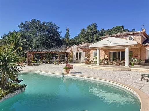 Villa avec maison d`amis et piscine sur magnifique terrain de 14.000 m2