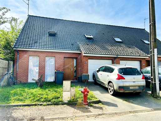 Maison 3 chambres avec jardin et garage.