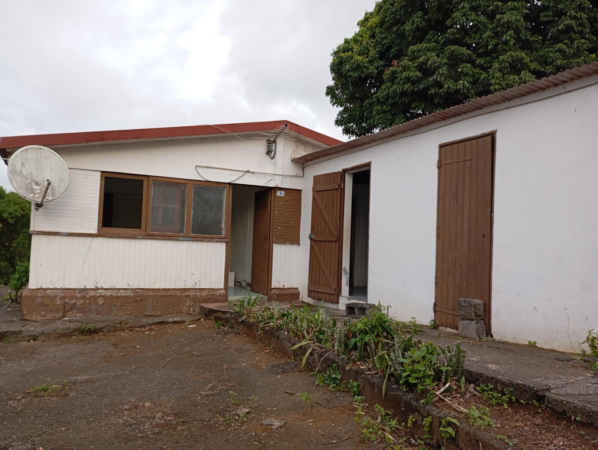 Maison ancienne de type tomi sur un terrain de 784 m2