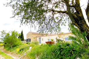 Uzès-Avignon, Medaille d'Or Cotes du Rhone. Domaine viticole 