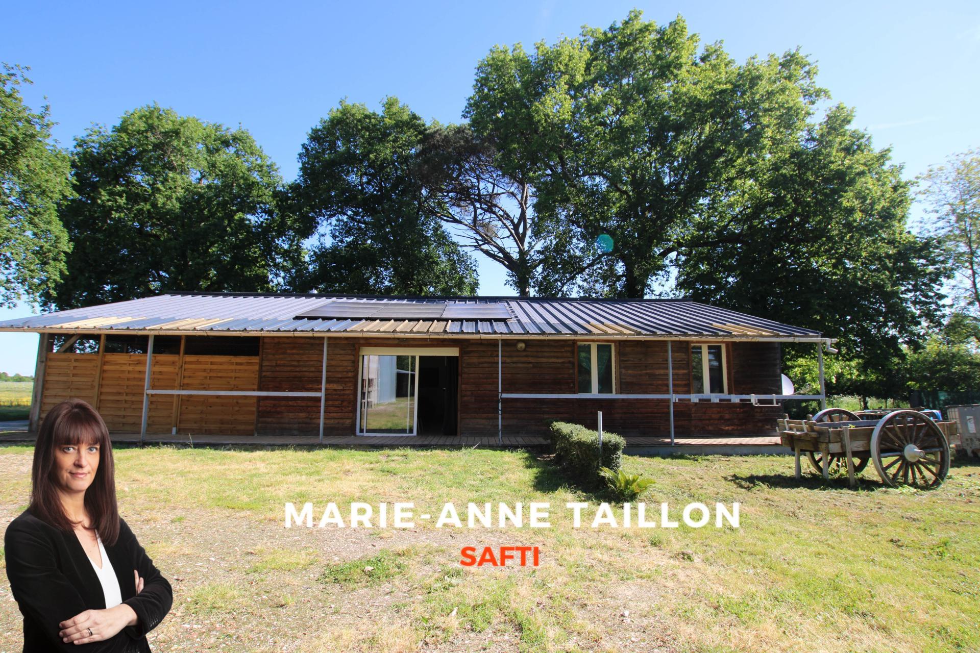 Maison en bois de 3 chambres avec photovoltaïques et dépendances sur 1 752 m2 