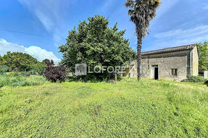 Maison à rénover, avec jardin. 