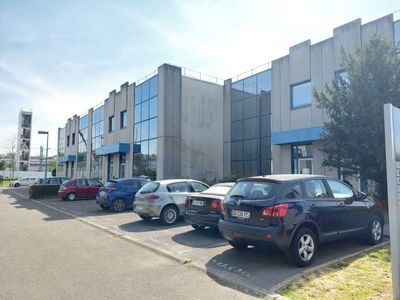 PROXIMITE GARE ET N10 - 1 493 m² divisibles à partir de 170 m² 