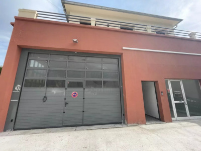 Local commercial 240 m²