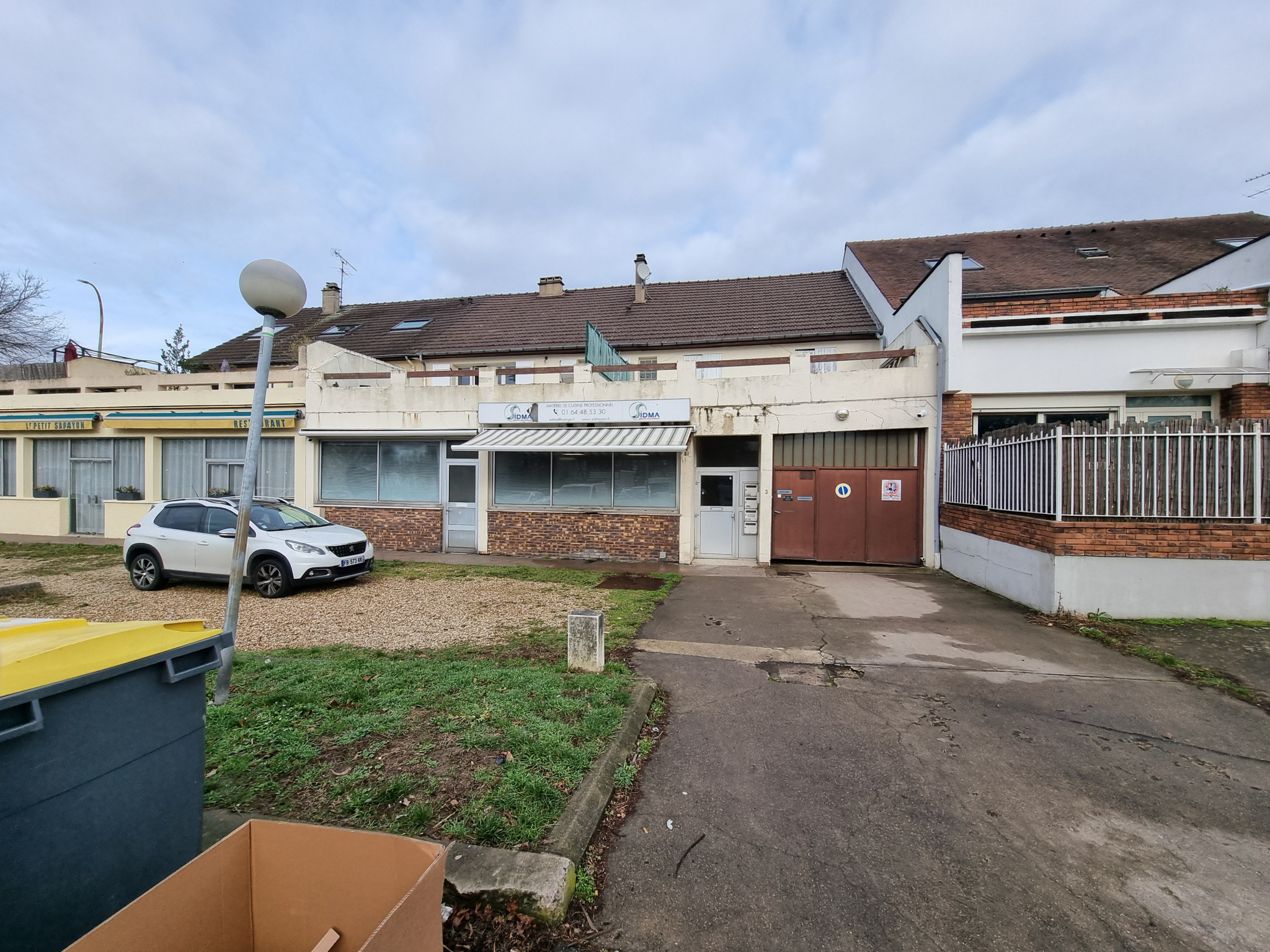 Investisseur Deux Appartements de 65m2 et un Local Commercia 