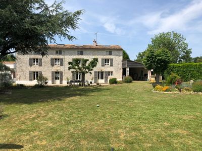 Vends magnifique longère en pierre de Charente - 7 chambres, 300m², Cherveux (79) 