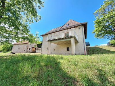 Maison type 2-3 avec grange et terrain - Biars sur Cère