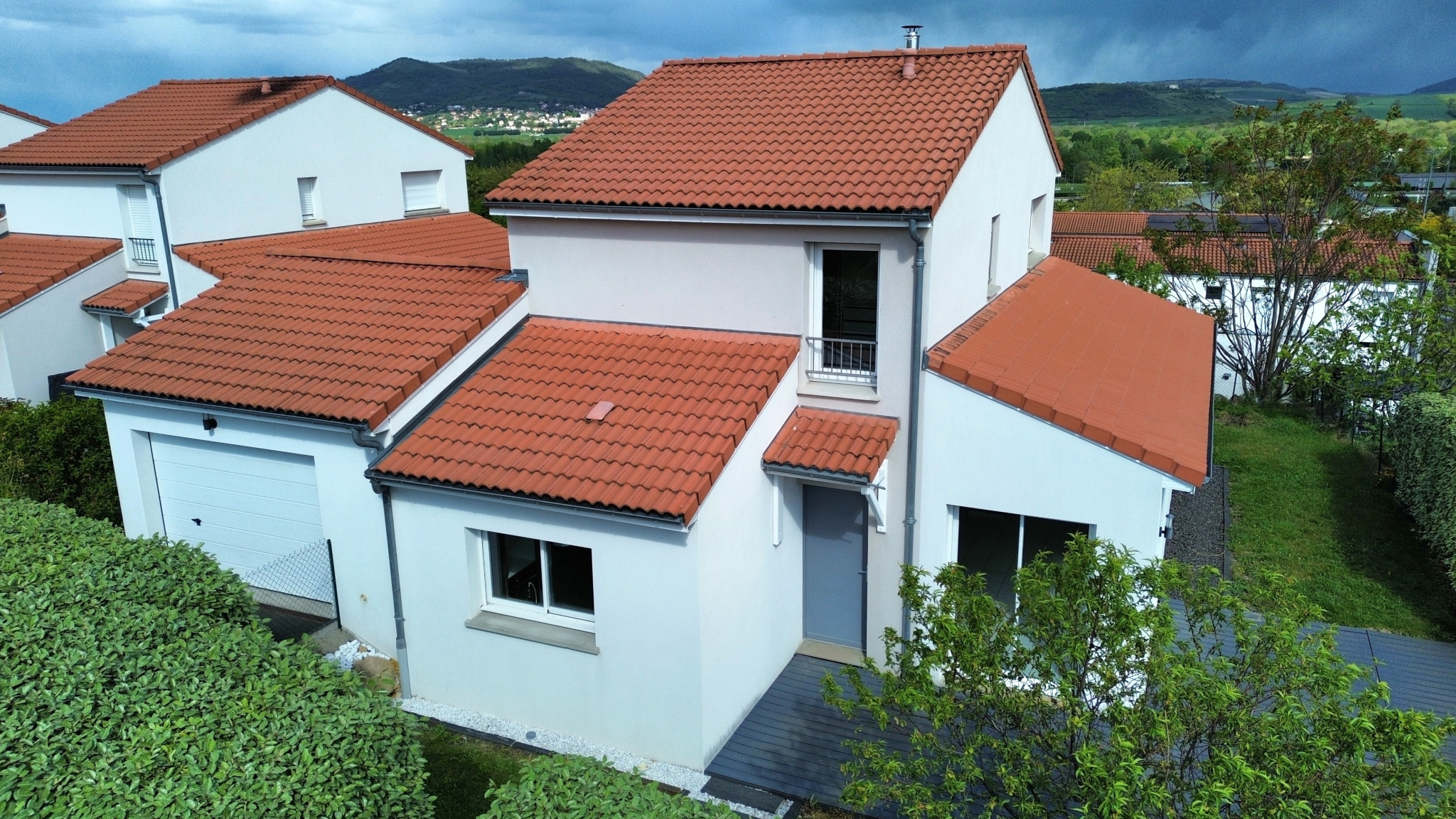 Maison 4 pièces avec garage, jardin et terrasses