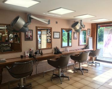 Salon de coiffure à vendre