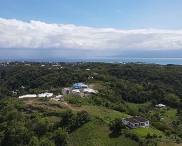 Terrain vue mer en haut de morne