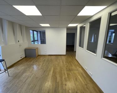 Immobilier professionnel Location Fontenay-sous-Bois  130m² 3468€