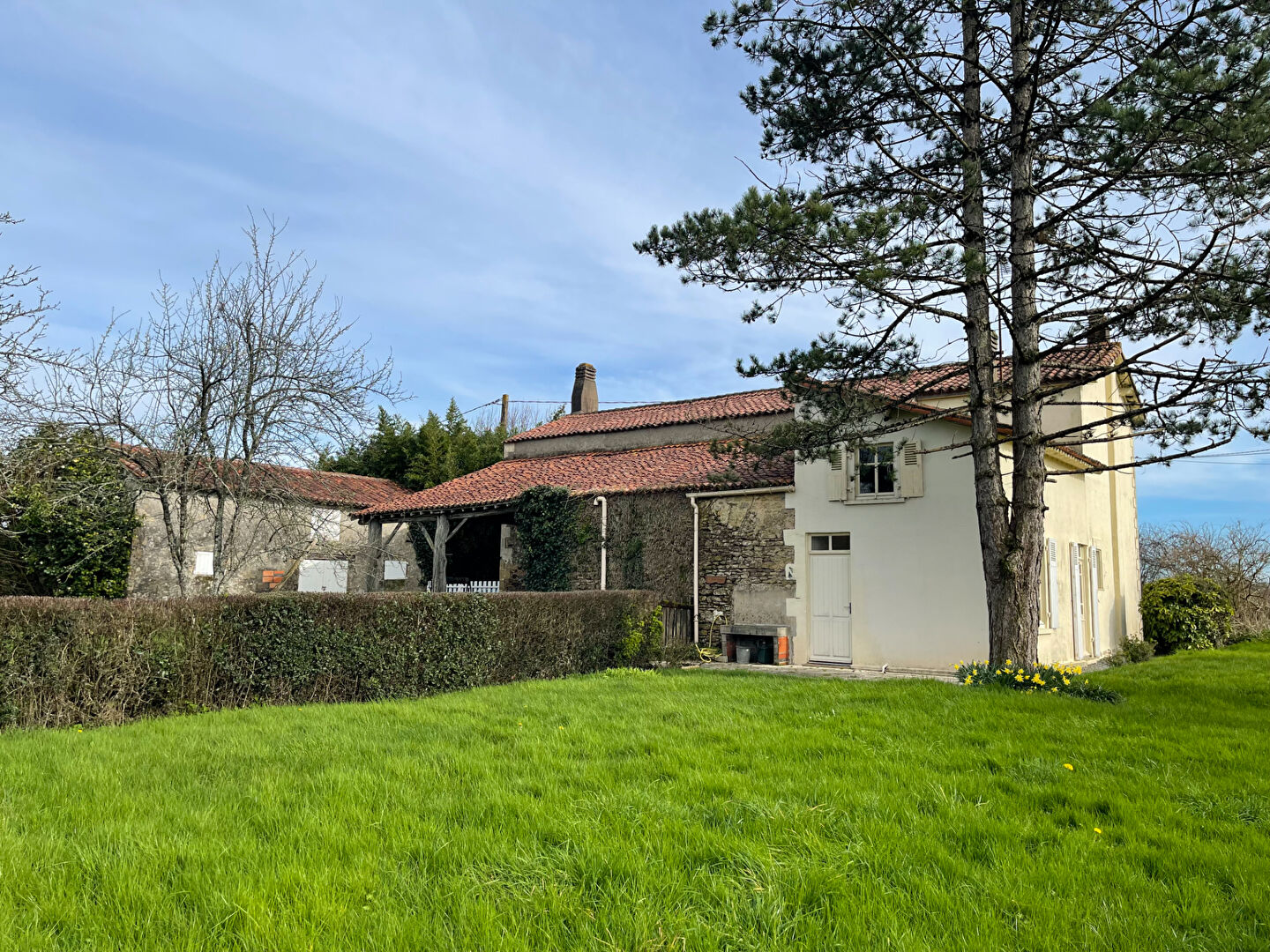 Maison avec étang située à Puy de Serre