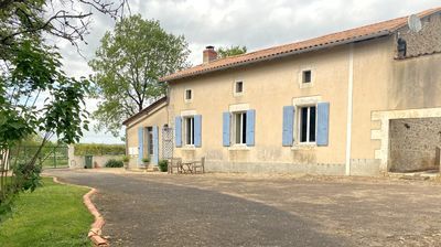 Maison en pierre et terrain attenant de 2ha idéal pour des cheva