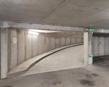 Place de parking sécurisée sous sol