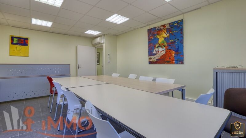 Vente Bureau 193 m² à Saint-Just-Saint-Rambert 310 000 €