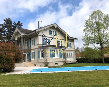 Maison 10 pièces 390 m²