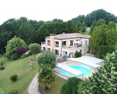 Belle maison d'architecte lumineuse avec piscine et grand jardin 