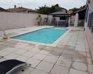 Maison avec piscine et garage