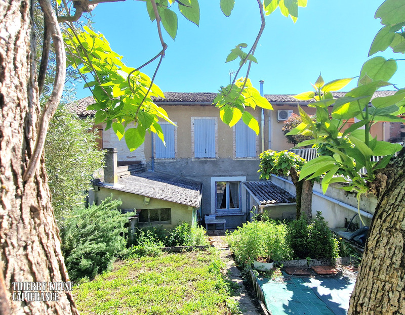 Beaumont-De-Lomagne, proximité directe toute commodités, 169 m², quatre chambres, jardin, 