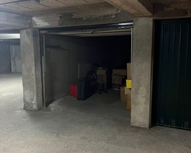 Box à louer, Maurepas. Garage fermé. Dispo dès maintenant