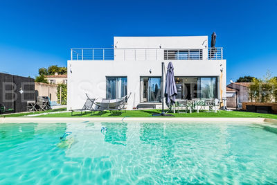 Spacieuse et lumineuse Maison contemporaine avec piscine