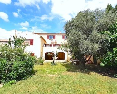 Maison bourgeoise avec jardin piscine et garage