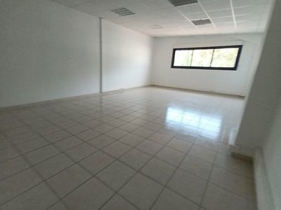 Bureaux Vide 200 m²