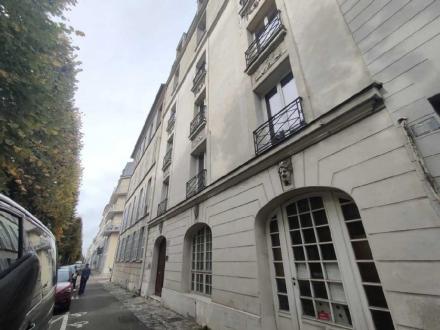 Immobilier professionnel Location Versailles  24m² 635€