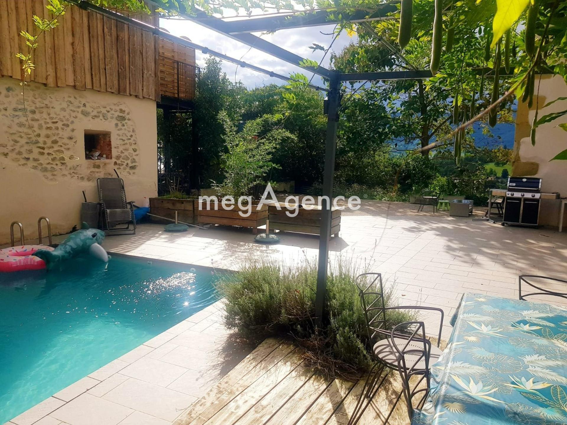 Maison de maître au calme, terrasse, piscine, source